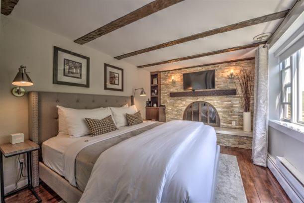 Auberge Sous L'Edredon B&B Saint-Sauveur-des-Monts Eksteriør billede